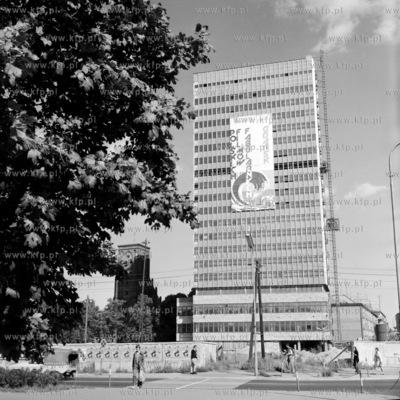 Ulica Rajska w Gdańsku - widok na budowe biurowca...