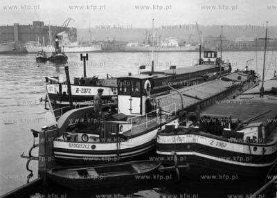 Barki w porcie gdańskim. (lata60).
1965
0004183z 
Fot....