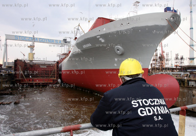 Gdynia. Wodowanie m/s Ariana w suchym doku Stoczni...