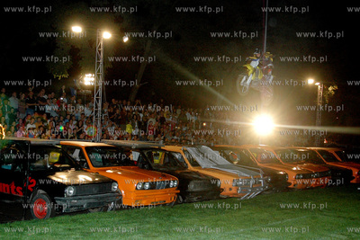 Pokazy grupy kaskaderaskiej ze Slowacji na stadionie...