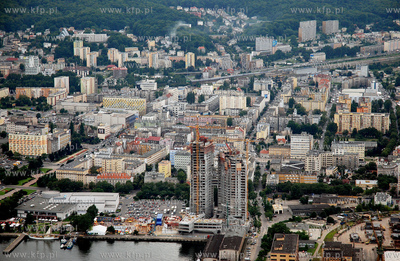 Gdynia z lotu ptaka. Nz. Budowa Sea Towers
14.07.2007
Fot....