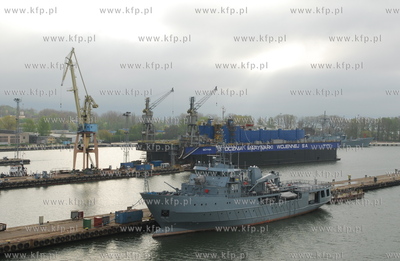 Okret wojenny w Stoczni Marynarki Wojennej 03.05.2008...