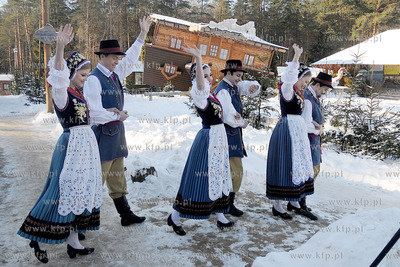 Czlonkowie Zespolu Piesni i Tanca Mazowsze odwiedzili...