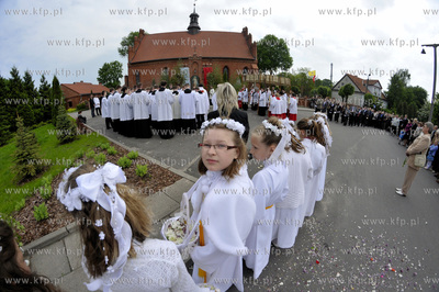 Procesja Bozego Ciala przeszla ulicami Pelplina.  03.06.2010...