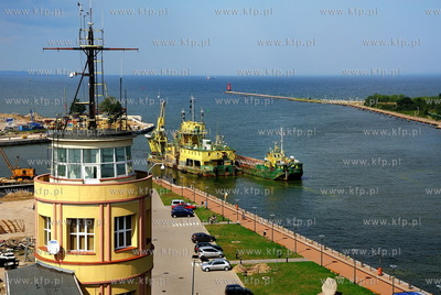 Gdansk, Port Gdanski. Widok na wieze kapitanatu portu...