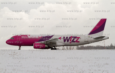 Zima w Porcie Lotniczym Gdansk im. Lecha Walesy. 19.02.2013...