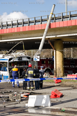 Wypadek przy estakadzie Kwiatkowskiego na wysokosci...
