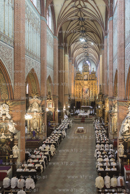 Pelplin. Msza Swieta Krzyzma w Wielki Czwartek w Bazylice...