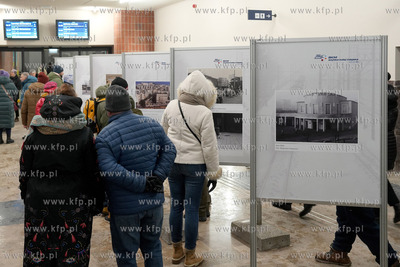 Dworzec Podmiejskie w Gdyni. Wystawa fotograficzna...