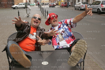 Od lewej Krzysztof Skiba i Pawel Konnak Konjo - niektorzy...