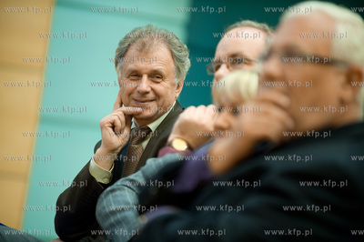 Spotkanie Andrzeja Olechowskiego ze studentami na Wydziale...