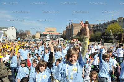 W Gdansku na Targu Weglowym ponad 400 dzieci z wzielo...