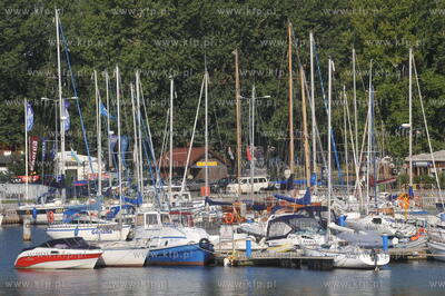 Gdynia. Basen jachtowy im. Generala Mariusza Zaruskiego....