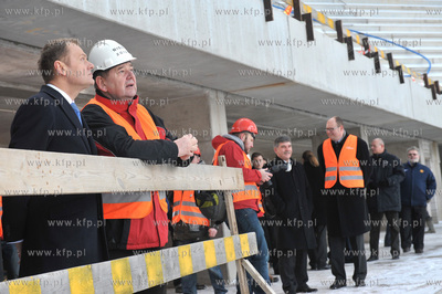 Konferencja prasowa premiera Donalda Tuska na stadionie...