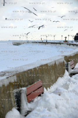 Gdynia zima. Zamaznieta Zatoka Gdanska widziana od...