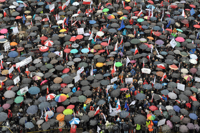 Manifestacja w obronie demokracji zorganizowana na...
