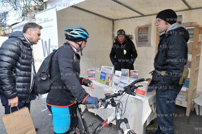Oliwskie   wi  to Ksiazki zorganizowanie przez fundacje...
