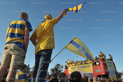 Gdynia swietuje awans Arki do ekstraklasy na skwerze...