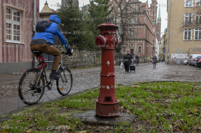 Gdańsk. Hydrant na ul. Ławniczej. 04.12.2019 fot....