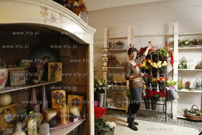 Magda Masny w swojej kwiaciarni Rosamelia w Sopocie.
03.11.2010
fot....