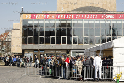 Gdansk. Targ Weglowy. Sniadanie wielkanocne dla potrzebujacych...