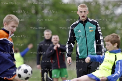 Gdansk Zaspa. Pilkarski turniej dzikich druzyn Do przerwy...