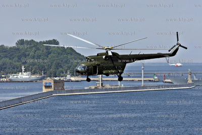 Gdynia. Swieto Morza. Pokaz dzialan antyterrorystycznych...