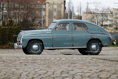 Zabytkowy samochod marki Warszawa, ktora jezdzil Karol...