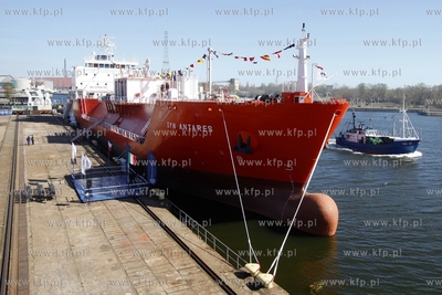 Stocznia Gdansk. Uroczystosc chrztu statku SYN ANTARES....