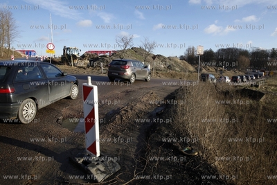 Objazd budowanego wiaduktu w ciagu ulicy Budowlanych...