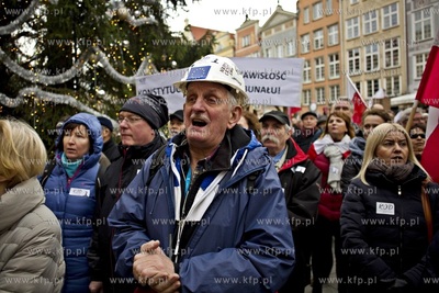 Gdańsk. Długi Targ. Demonstracja przeciwko rządom...