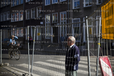 Rozpoczeła sie przebudowa placu pomiędzy ulicami...