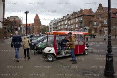 Gdańsk. Pojazdy elektryczne do przewozenia turystów...