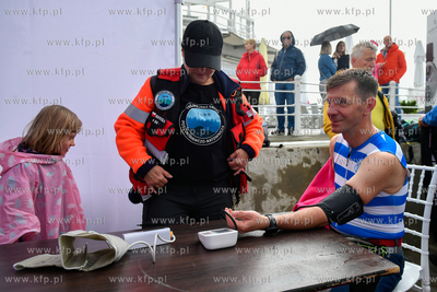 Charytatywny skok z sopockiego molo. 23.06.2024 fot....