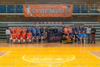 Hala 100-lecia w Sopocie.  Turniej piłki nożnej kobiet...