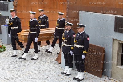 Gdynia, Cmentarz Marynarki Wojennej.  Uroczysty pogrzeb...