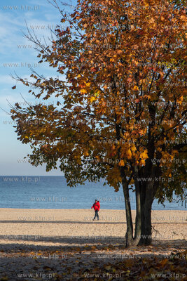 Sopot. Jesienna plaża. 25.10.2021 / fot. Anna Rezulak...