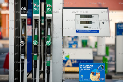 Gdansk. Wrzeszcz. Samoobsllugowa stacja paliw Neste...