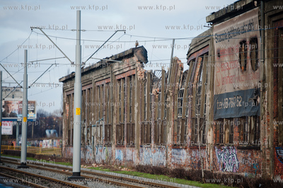 Gdansk. Dogaszanie doszczetnie spalonej hali produkcyjnej...