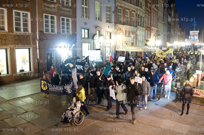 Gdansk. Dzien Gniewu. Manifestacja pod haslem 5 X NIE...