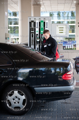 Gdansk. Nowo otwarta stacja benzynowa grupy Lotos....