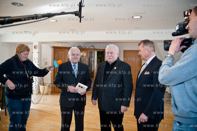 Gdansk. Biuro Lecha Walesy. Spotkanie Leszka Millera...