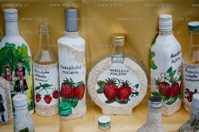 Gdansk. Plac przed siedziba Polskiego Zwiazku Wedkarskiego...