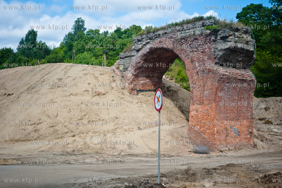 Gdansk. Dolne Migowo. Znajdujace sie na trasie budowy...