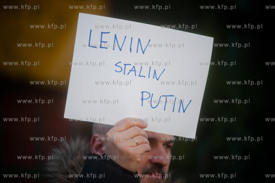 Gdansk. Pikieta osob solidarnych z Ukraina, zorganizowana...