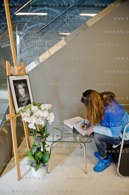 Gdynia. Infobox. Mieszkancy trojmiasta wpisuja sie...