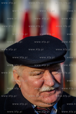 Gdansk. Oliwa. Druga tura wyborow samorzadowych. Glosuje...