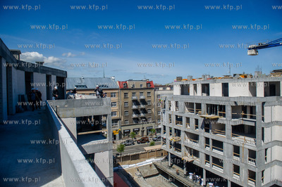 Gdynia. Uroczyste zawieszenie wiechy na nowo powstajacym...