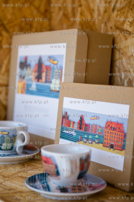 Gdansk. Skwer miedzy ulica Mariacka, a Sw. Ducha. Prezentacja...