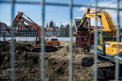 Gdansk. Wyspa Spichrzow. Uroczystosc wmurowania kamienia...